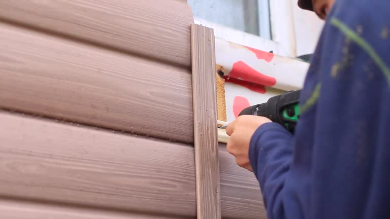 Siding Removal and Disposal in Aliceville, AL